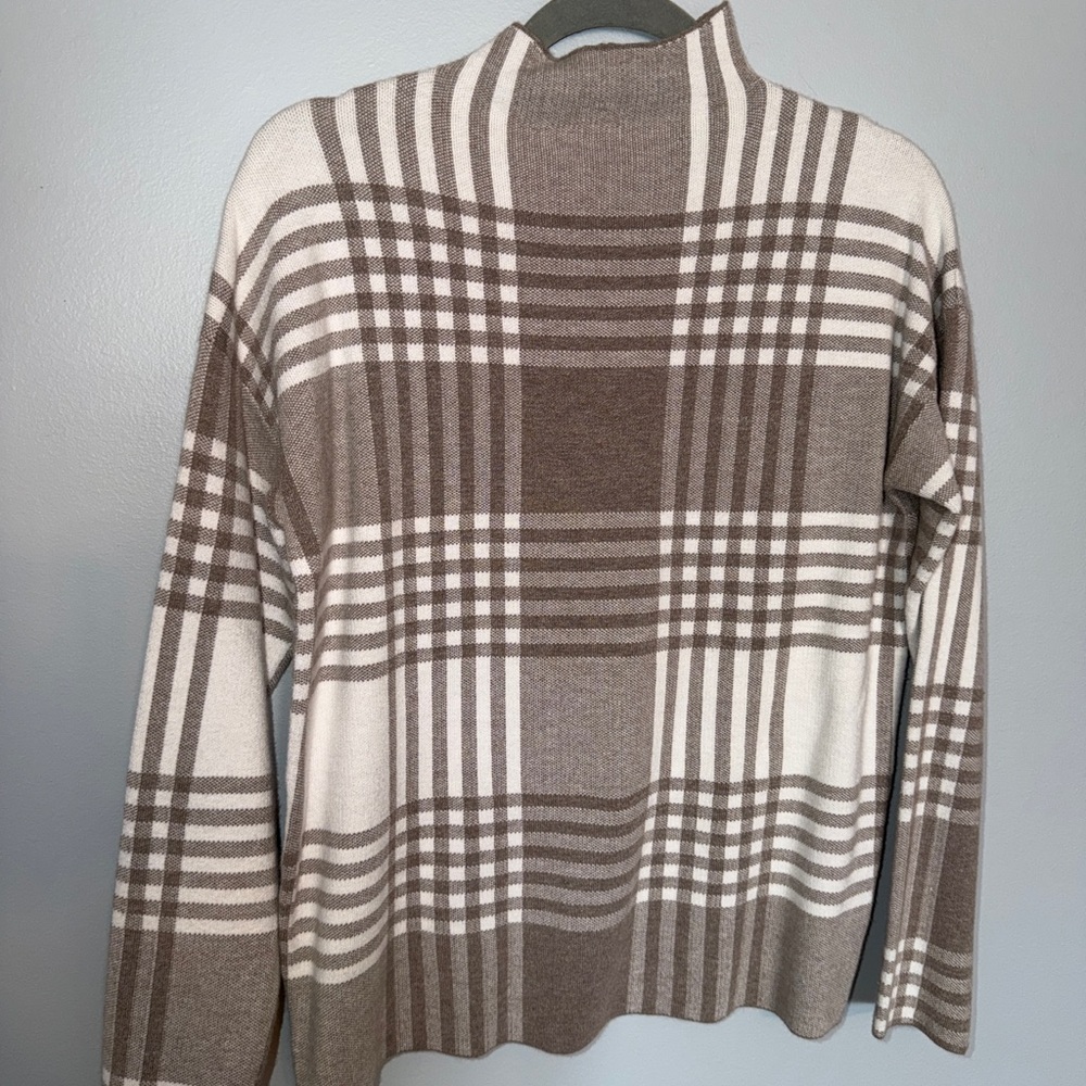 Max Studio Cream Knit Sweater